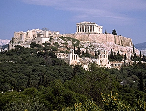 La Acrópolis de Atenas: Donde comienza el sueño del Spartathlon Vista panorámica de la Acrópolis de Atenas y el Partenón, punto de partida histórico del Spartathlon en Grecia.