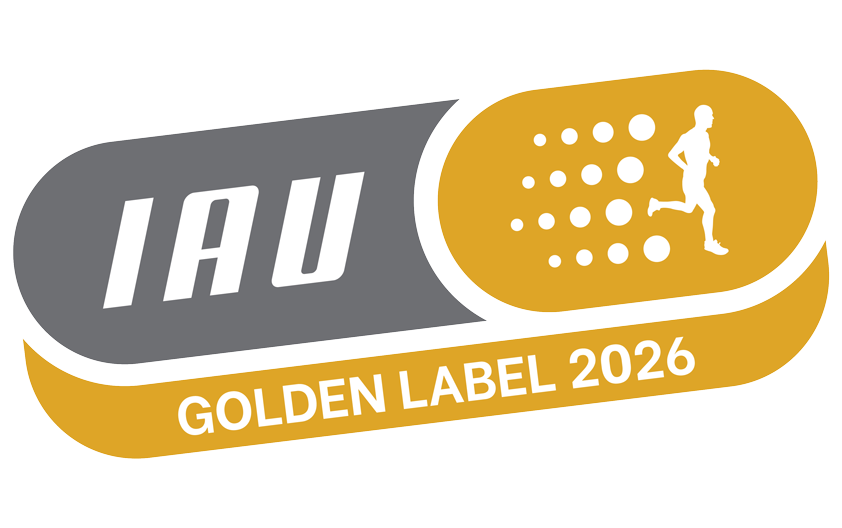 IAU Golden Label 2026: Certificación de Excelencia en Ultramaratón Logotipo oficial de certificación IAU Golden Label 2026, con el acrónimo 'IAU' en gris, una figura de corredor dorado en movimiento con puntos, y el texto inferior 'GOLDEN LABEL 2026' en oro y blanco.
