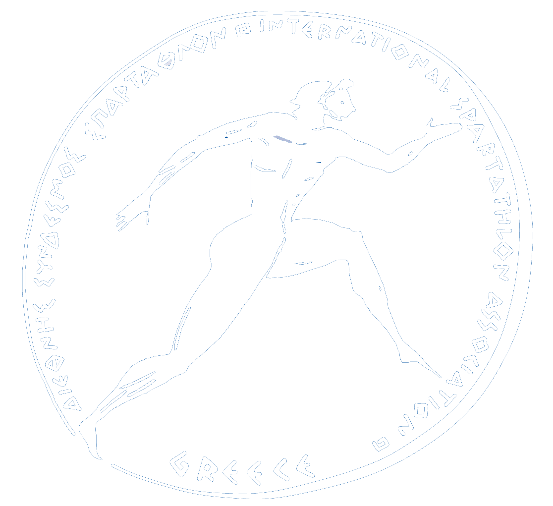 Asociación Internacional del Spartathlon (Logotipo Oficial) Logotipo oficial de la Asociación Internacional del Spartathlon (ISA) en color azul claro sobre fondo blanco, con la figura de un corredor antiguo y el texto en griego e inglés: 'ΔΙΕΘΝΗΣ ΣΥΝΔΕΣΜΟΣ ΣΠΑΡΤΑΘΛΟΝ - INTERNATIONAL SPARTATHLON ASSOCIATION - GREECE'.