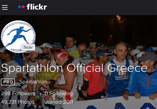 Perfil Oficial del Spartathlon en Flickr: Nuestra Fuente de Imágenes Captura de pantalla del perfil oficial de Flickr 'Spartathlon Official Greece' que muestra el logo de la International Spartathlon Association, la etiqueta PRO, y estadísticas de 298 seguidores y más de 49,000 fotos.