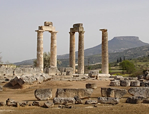 Nemea: Mitad de camino para la Legión Argentina en el Spartathlon Ruinas del antiguo Templo de Zeus en Nemea, Grecia, un hito crucial de mitad de carrera para los participantes del Spartathlon.