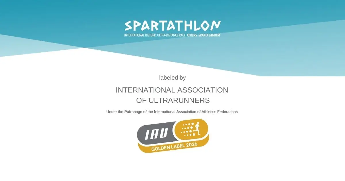 Logotipo oficial del Spartathlon y certificado IAU Golden Label 2026, con fondo azul y blanco.